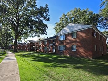 Beautifully landscaped park-like setting